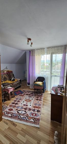 Casă individuală cu 4 camere cu Canalizare în Comănești