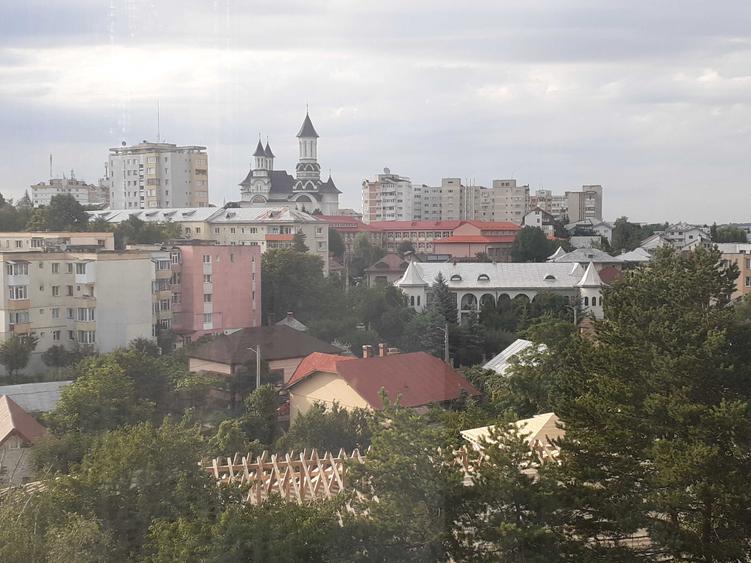 Apartament cu 2 camere nedecomandat în Central