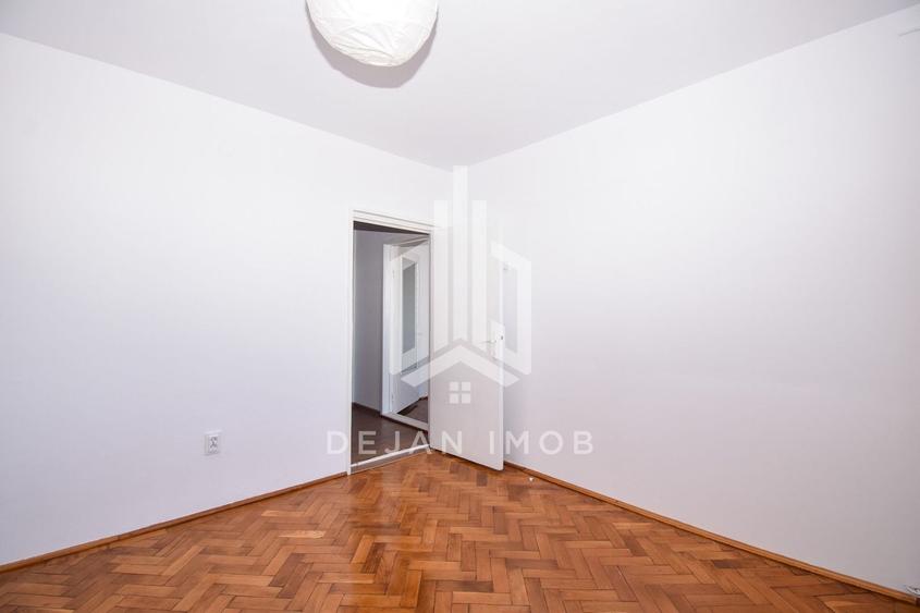 Apartament cu 3 camere decomandat în Simeria