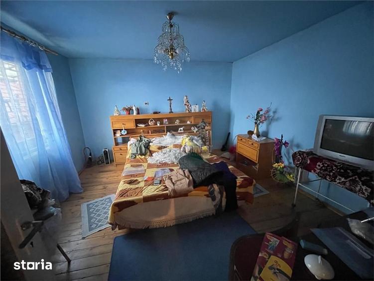 Casă cu 6 camere cu Teren 1413 Mp în Central