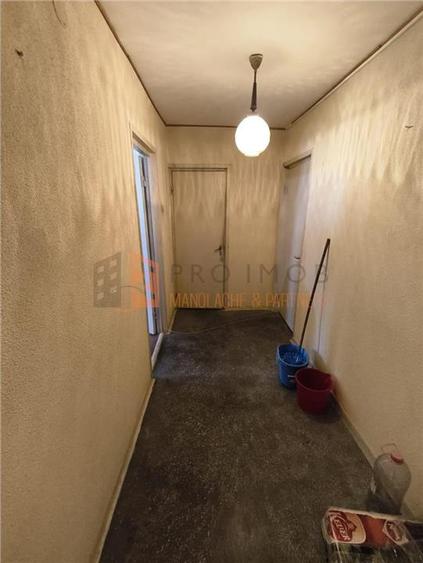 Apartament cu 3 camere decomandat în Micro 3