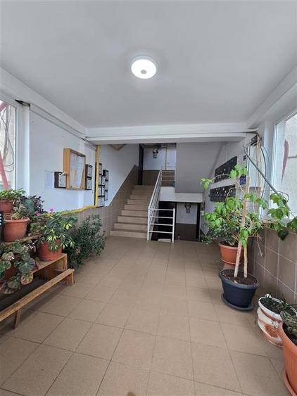 Apartament cu 2 camere decomandat în Vișani