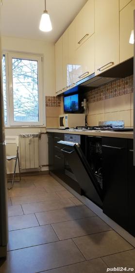 Apartament cu 4 camere decomandat în Apusului