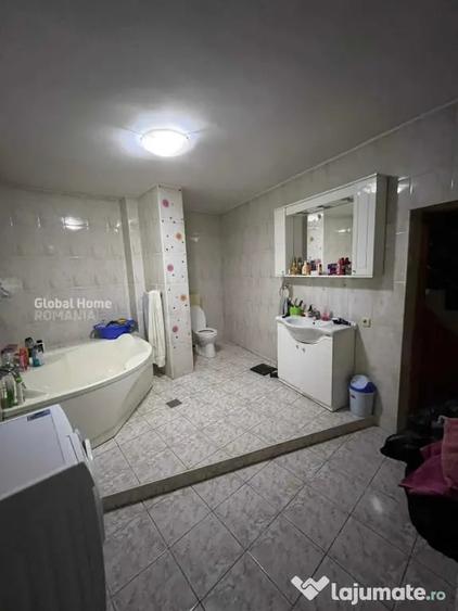 Casă cu 7 camere cu Teren 200 Mp în Splaiul Unirii