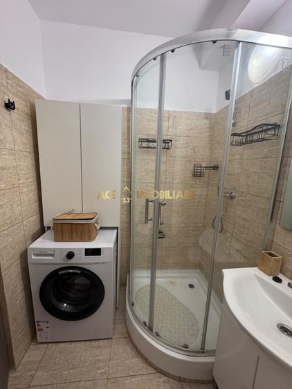 Apartament cu 3 camere semidecomandat, mobilat în Titan
