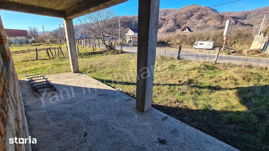 Casă cu 6 camere cu Teren 588 Mp în Corbeni