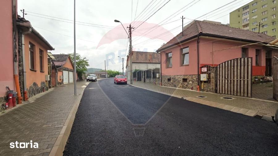 Casă cu 3 camere cu Teren 250 Mp în Central
