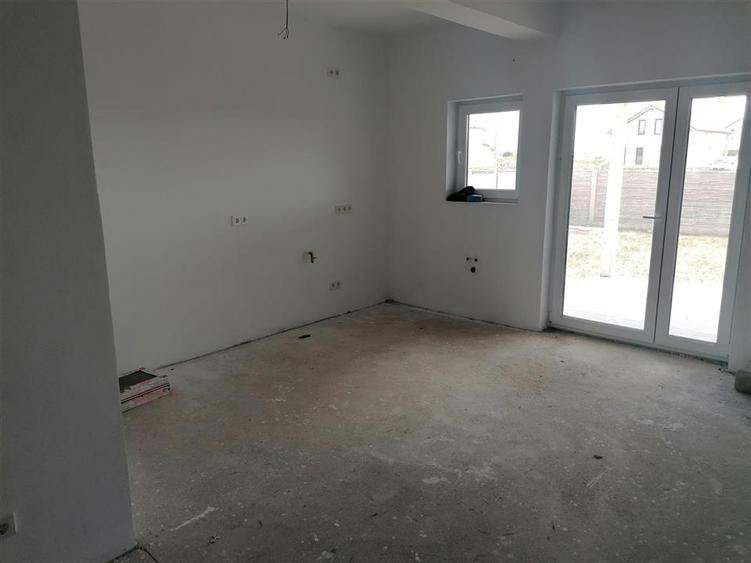Casă cu 3 camere cu Teren 330 Mp în Exterior Nord