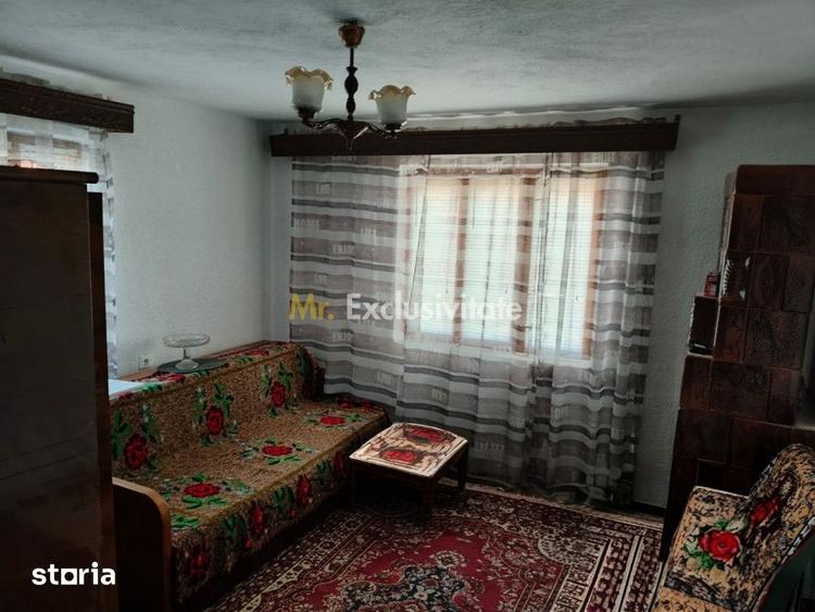Casă cu 6 camere cu Teren 7661 Mp în Telești