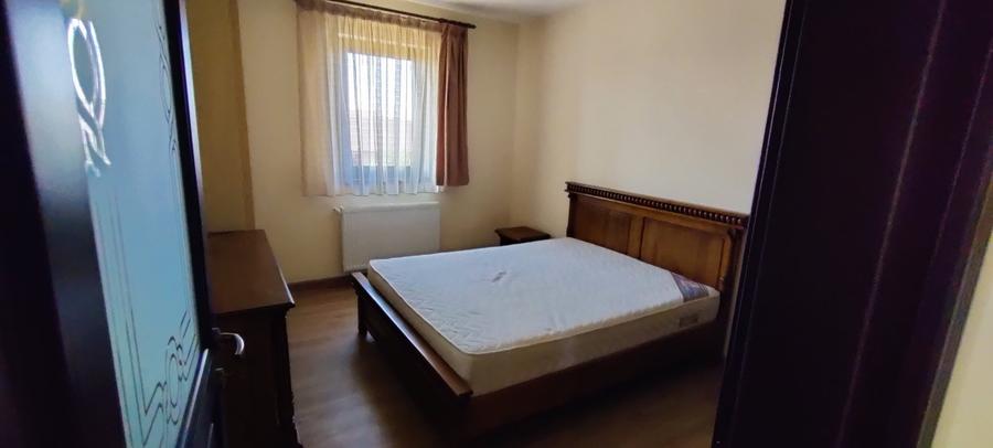 Apartament cu 3 camere semidecomandat în Moșnița Nouă