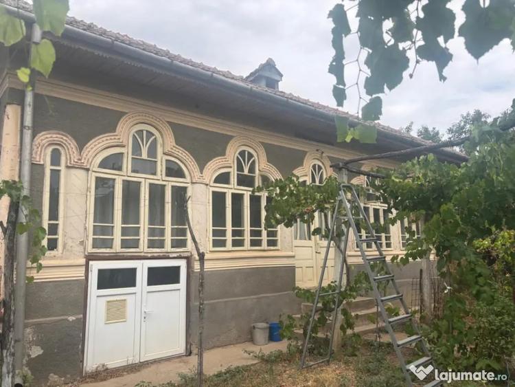 Casă cu 7 camere cu Teren 2023 Mp în Coșoveni