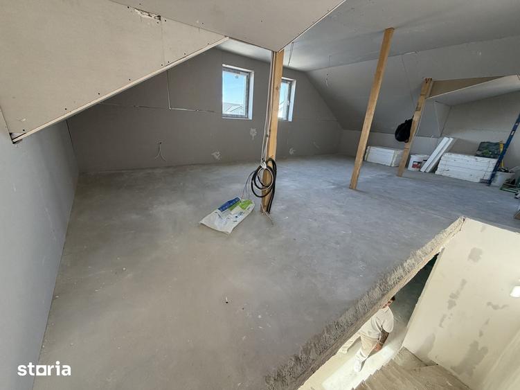 Casă cu 4 camere cu Teren 250 Mp în Central