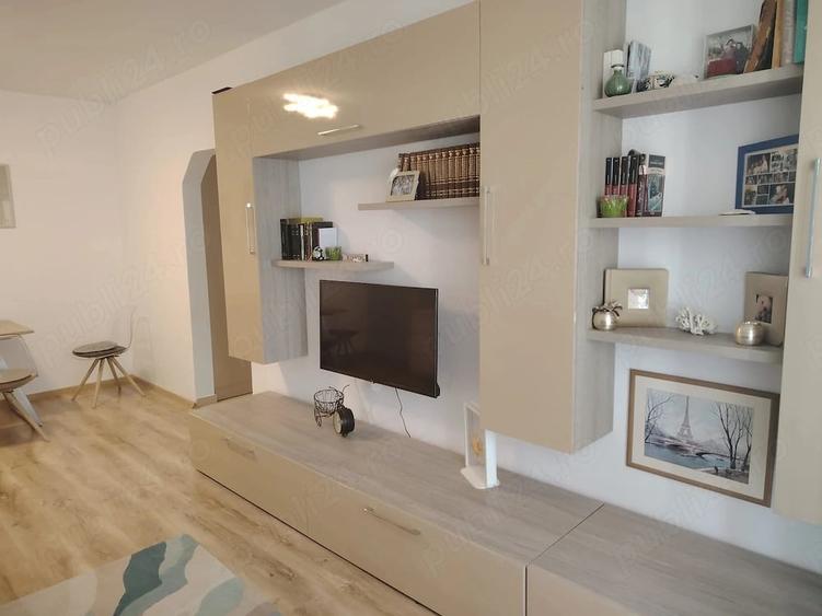 Apartament cu 3 camere decomandat în Metalurgiei