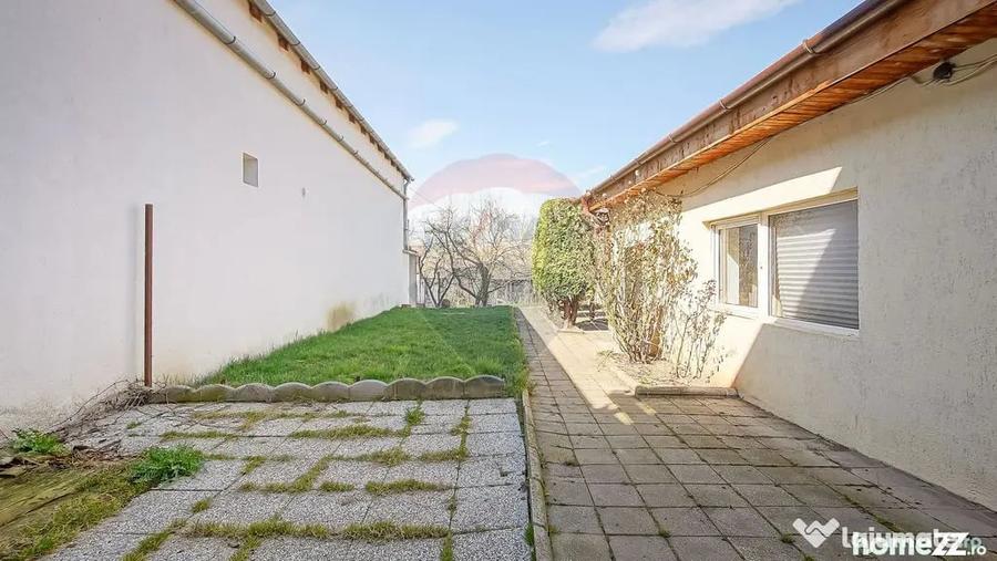 Casă cu 7 camere cu Teren 450 Mp în Caragiale