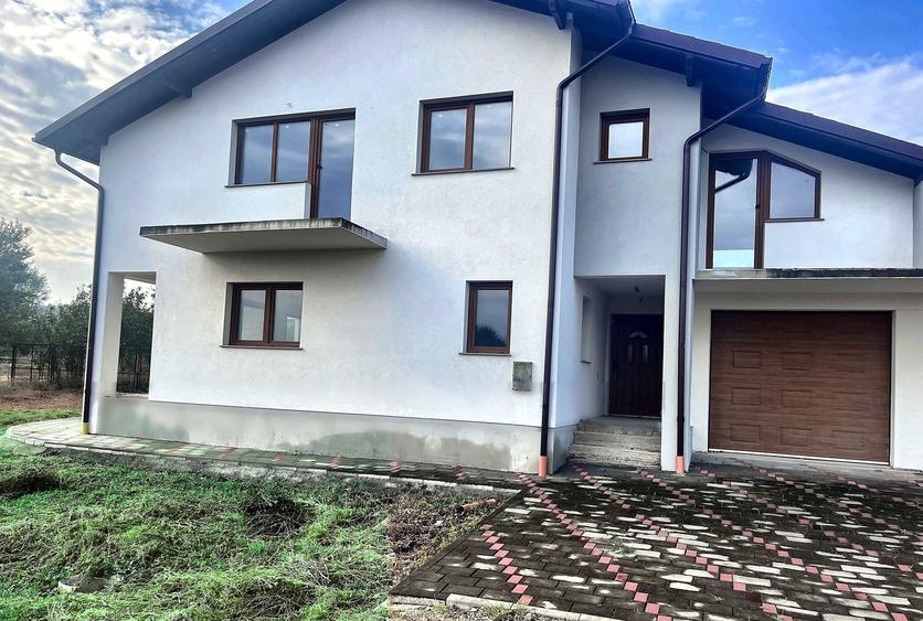 Casă cu 4 camere în Sântuhalm