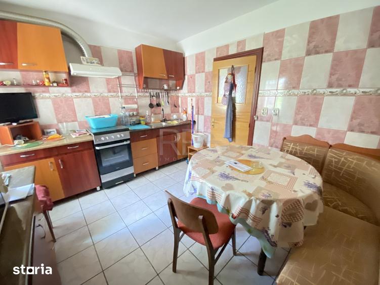 Apartament cu 4 camere decomandat în Rahova