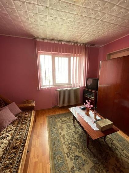 Apartament cu 2 camere decomandat, mobilat în Micro 4
