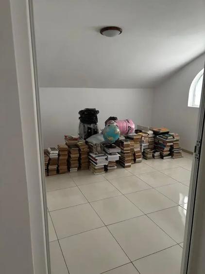 Casă cu 5 camere în Central