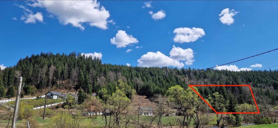 Teren de 3900 mp, în Vale