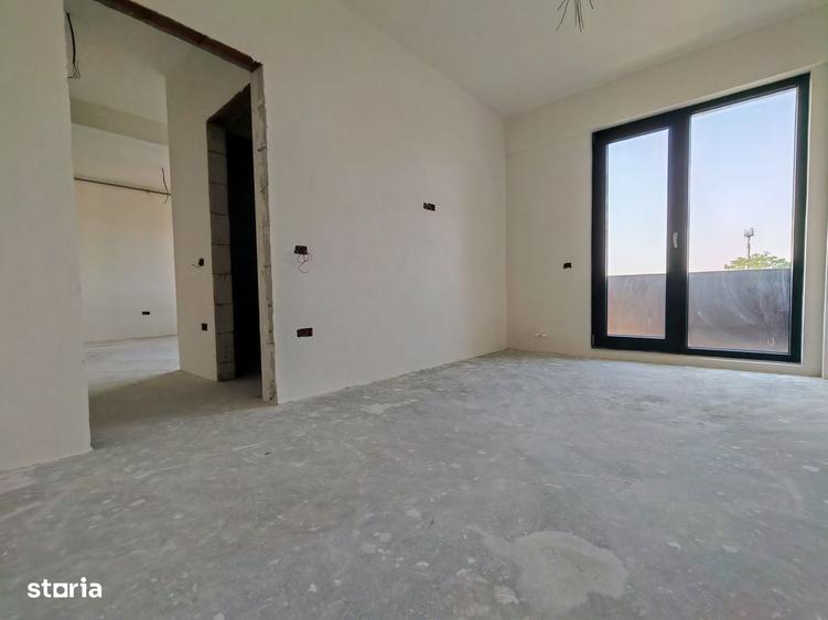 Apartament cu 2 camere semidecomandat în Lazu