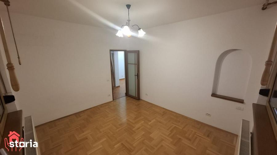 Apartament cu 6 camere în Gara de Nord
