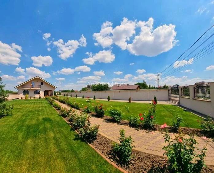 Casă cu Teren 1500 Mp în Spătaru