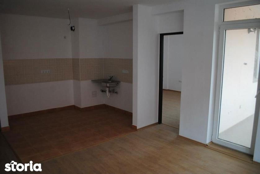 2 camere 42 mp, 1 dormitor, 1 baie cu du?, living - 1