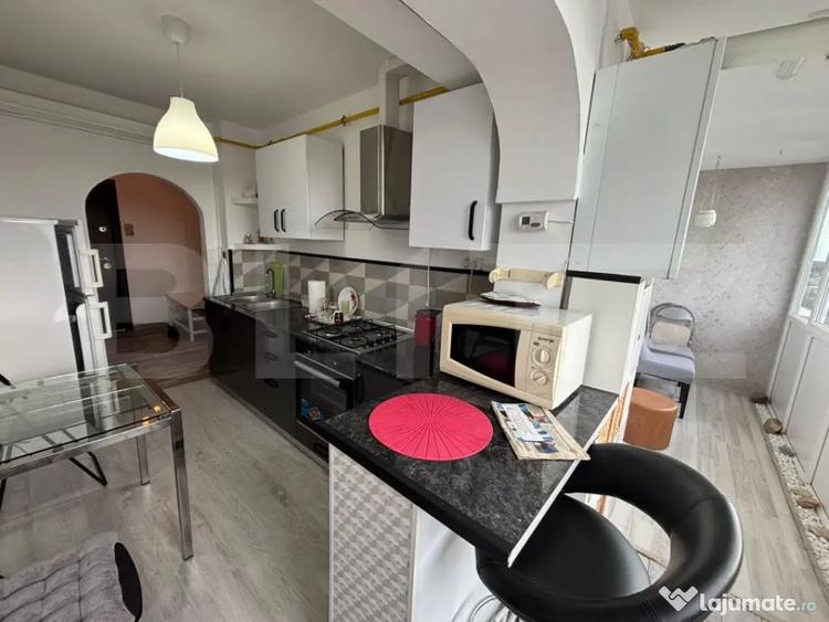Apartament cu 3 camere decomandat în Central