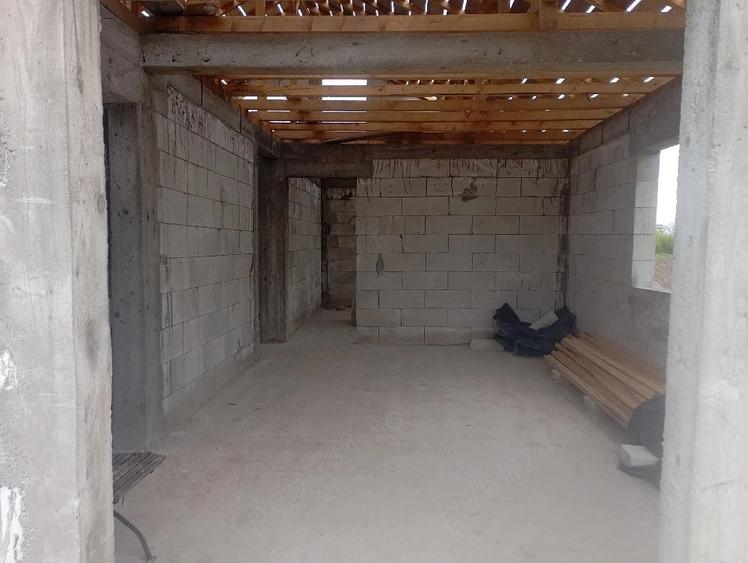 Casă cu 3 camere cu Teren 1700 Mp în Uliești