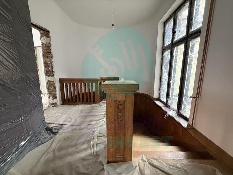 Apartament cu 3 camere semidecomandat în Universitate