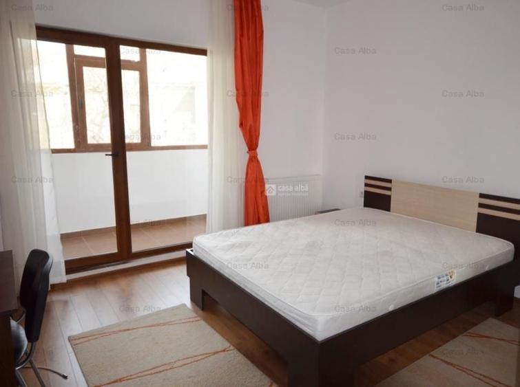 Apartament cu 3 camere decomandat, mobilat în Central