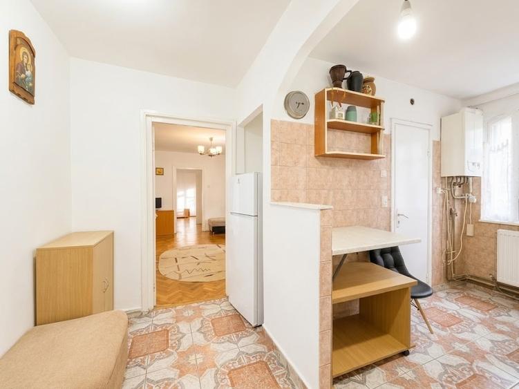 Apartament de 2 camere, decomandat, 51mp + logie, zona Interservisan - 1