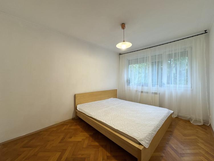 Apartament cu 3 camere decomandat, mobilat în Berceni