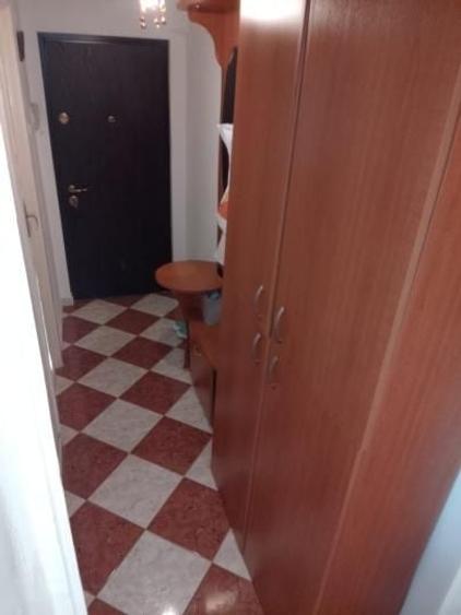 Apartament cu 3 camere semidecomandat, mobilat în Titan