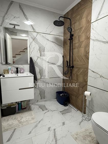 Casă individuală cu 5 camere cu Canalizare în Sântandrei