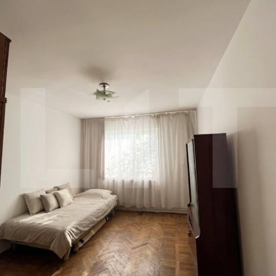 Apartament cu 3 camere semidecomandat în Nord-Vest