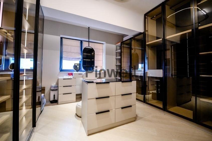 Apartament cu 3 camere semidecomandat, mobilat în Central