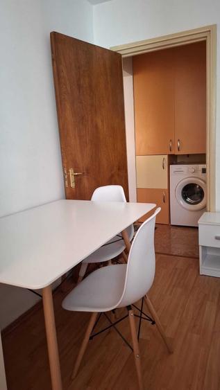 Apartament cu 2 camere semidecomandat în Teiul Doamnei
