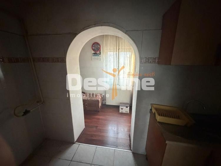 Casă individuală cu 3 camere cu Canalizare în Giulești