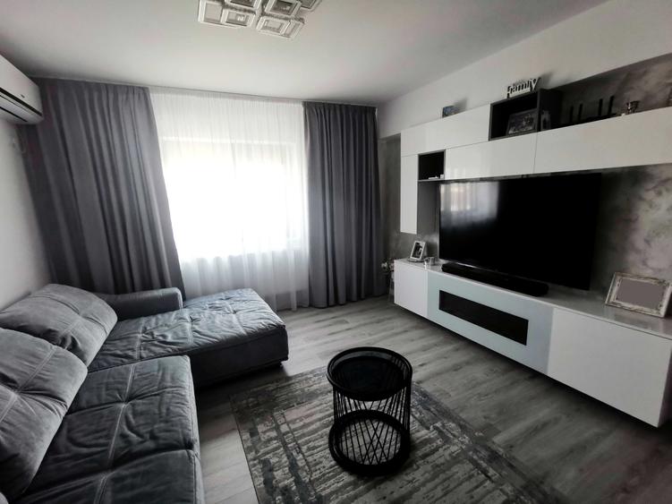 Apartament cu 3 camere decomandat în Sud