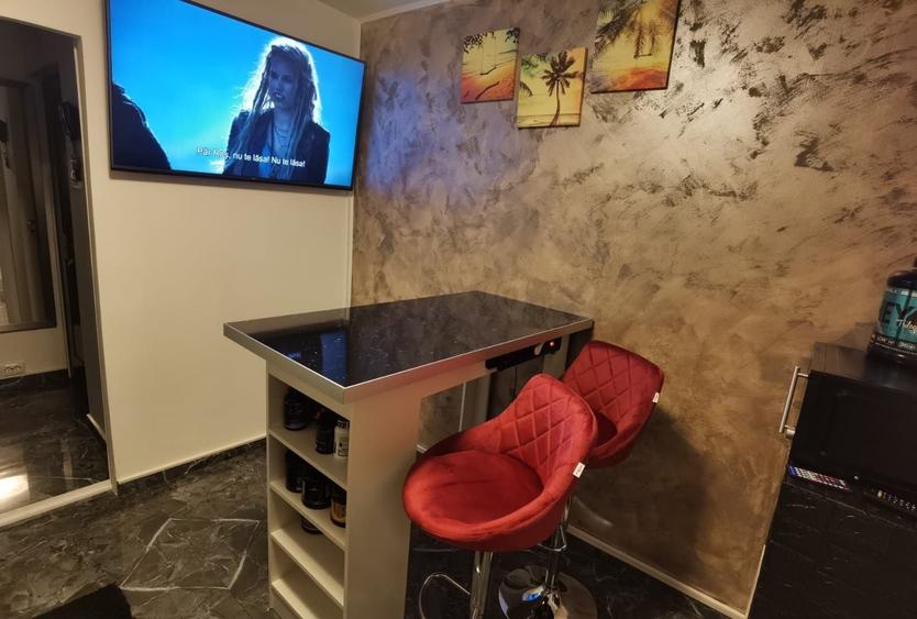 Apartament cu 2 camere decomandat în Podul de Piatră