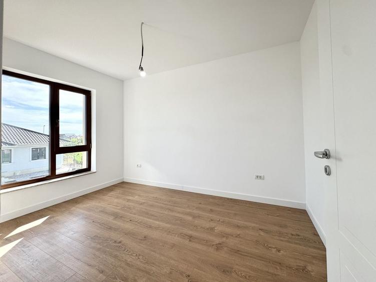 Duplex cu 5 camere cu Canalizare în Dumbrăvița