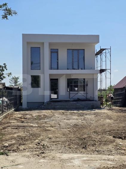 Casă individuală cu 6 camere cu Canalizare în Brezoaia