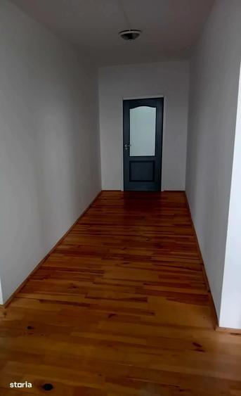 Spațiu comercial, de 200 mp, în Cristian