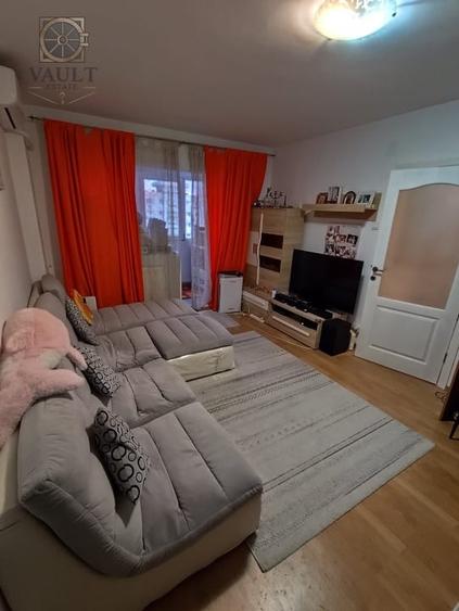 Apartament cu 4 camere semidecomandat, mobilat în Rahova