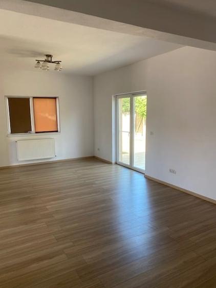 Duplex cu 4 camere cu Canalizare în Dumbrăvița