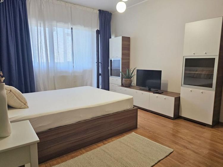 Garsonieră decomandată, mobilată în Bd. Coșbuc