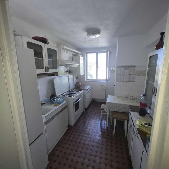 Apartament cu 3 camere decomandat în Crâng