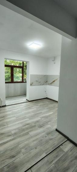 Apartament cu 3 camere decomandat în Sârbi
