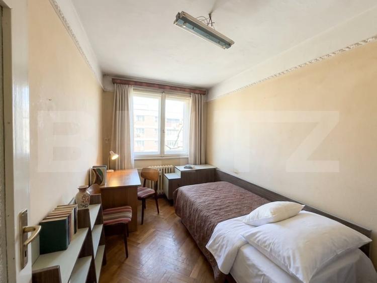 Apartament cu 3 camere semidecomandat în Central